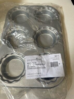 Pampered Chef Silver Mini Pie Pan Set - 6-Cup Floral Molds